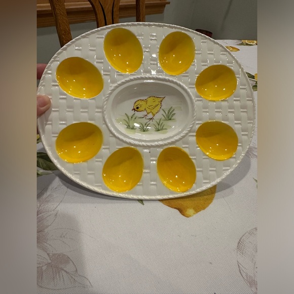 Vintage Easter deviled eggs dish, spring chick theme with eight egg sections - Picture 5 of 13